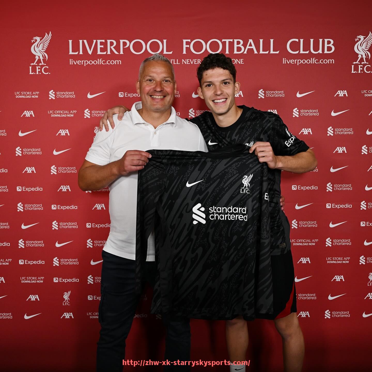 星空体育-法甲进攻战术深入分析及成功因素探讨